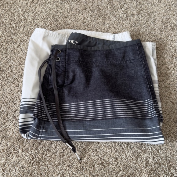 O’Neill Men’s white and grey Striped Board Shorts size 34 - Picture 10 of 11